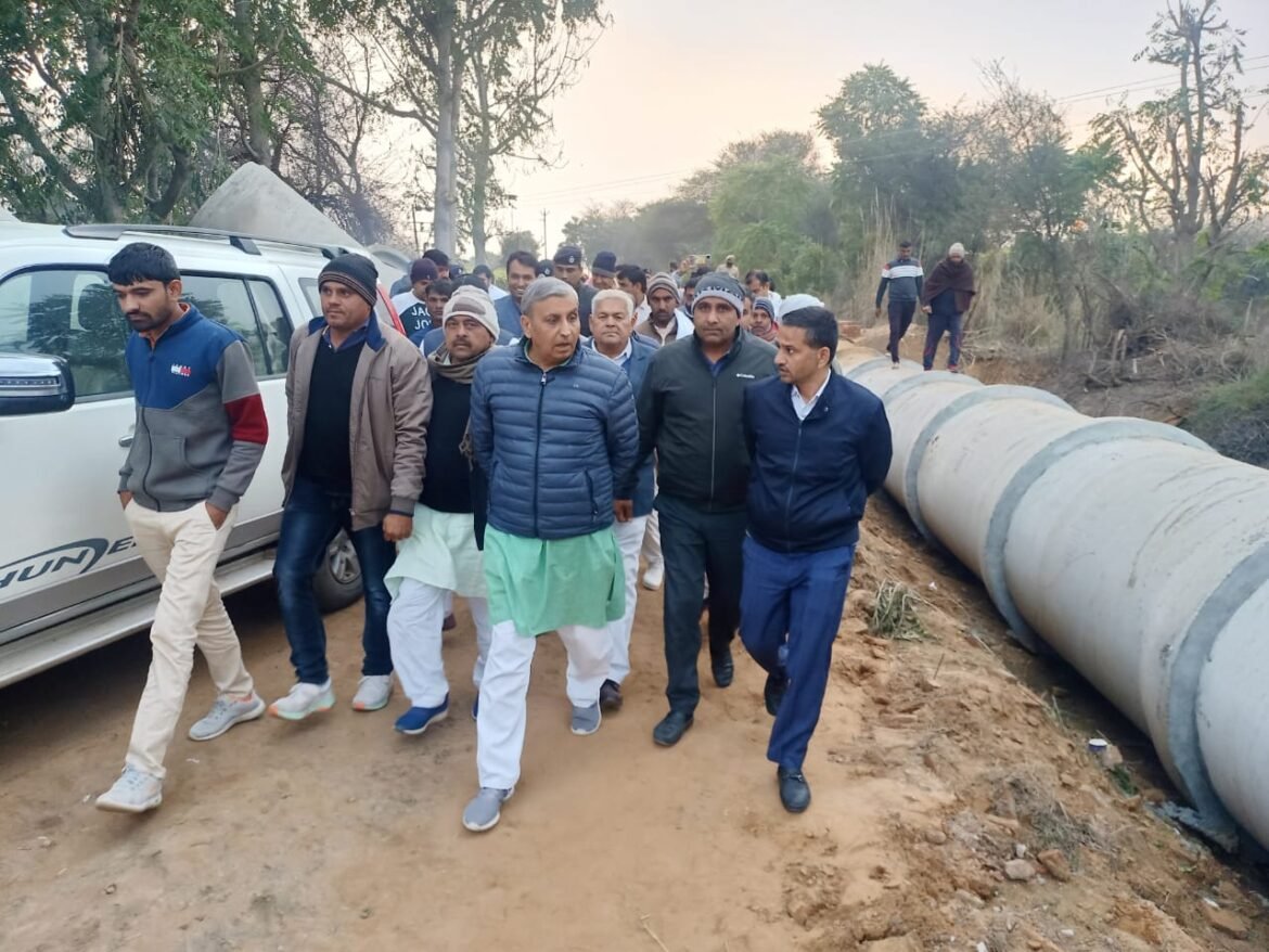 किसानों को सिंचाई के लिए पूरा पानी मुहैया करवाया जाएगा: जेपी दलाल कृषि मंत्री जेपी दलाल ने किया निगाना फीडर-सिवानी लिंक नहर का निरीक्षण संडवा गौशाला के लिए कृषि मंत्री जेपी दलाल ने की पांच लाख रुपए अनुदान राशि देने की घोषणा