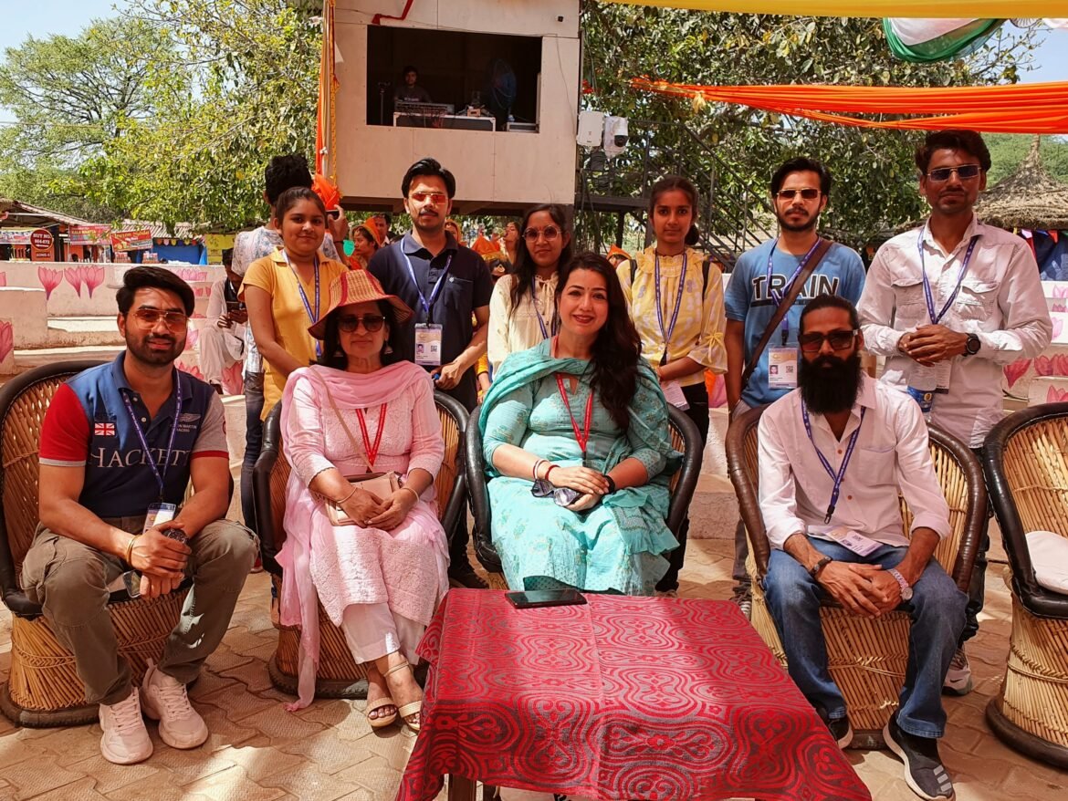 अंतरराष्ट्रीय सूरजकुंड शिल्प मेले में नाटक चरणदास चोर का मंचन सिरसा।