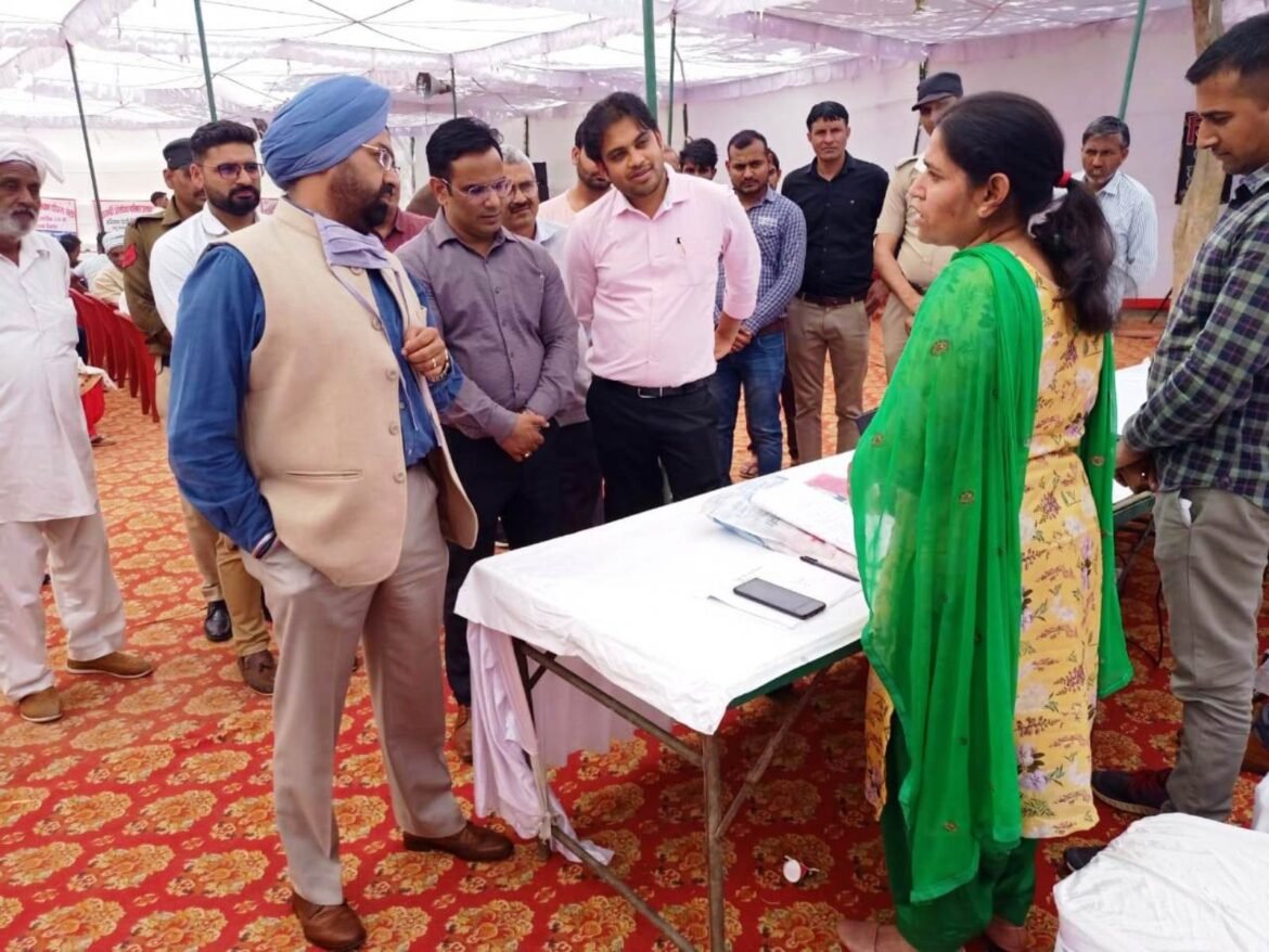 उपायुक्त ने किया बवानीखेड़ा में आयोजित मुख्यमंत्री अंत्योदय परिवार उत्थान मेले का निरीक्षण
