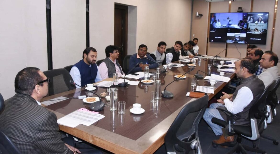 मतदाता सूची पुनरीक्षण अभियान की प्रगति की मंडलायुक्त ने की समीक्षा !