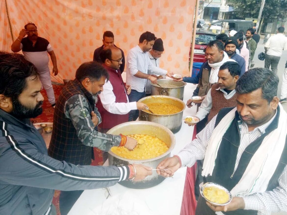 जनसेवा समिति ने सिविल लाइन में लगाया 32वां भंडारा