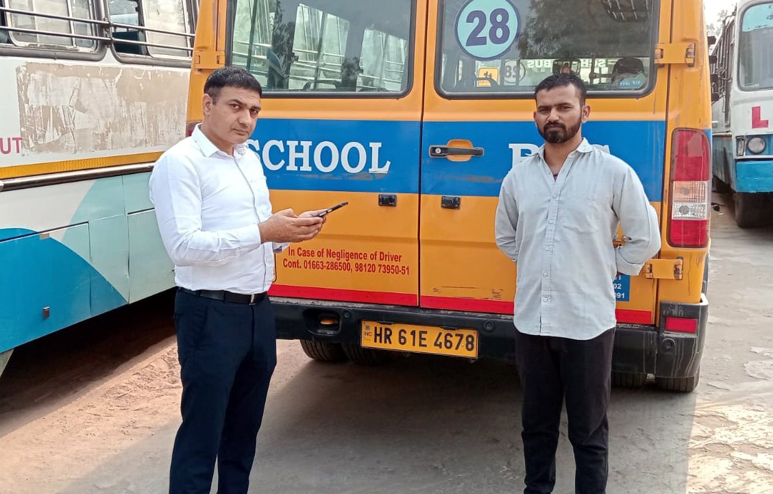 स्कूल बसों की जांच कर 6 स्कूल बसों को किया इंपाउंड, 92 हजार रूपये के काटे चालान