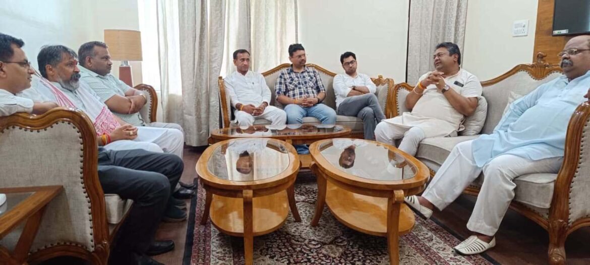 सेवा साधना एवं ग्राम विकास केंद्र पट्टी कल्याण समालखा में भारत तिब्बत सहयोग मंच की दो दिवसीय राष्ट्रीय परिषद को लेकर बैठक करते पदाधिकारी। 