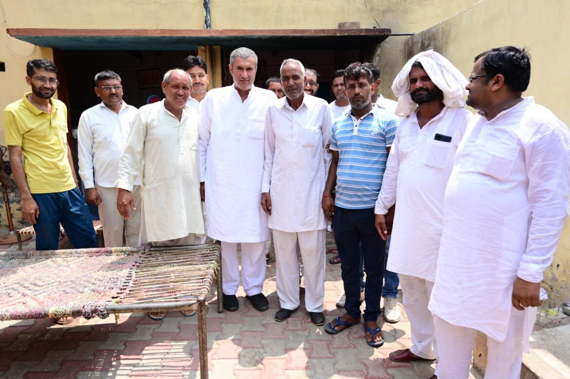 अनिरुद्ध चौधरी ने गांव रोढा तथा हसान में जनसंपर्क अभियान के तहत ग्रामीणों से की मुलाकात