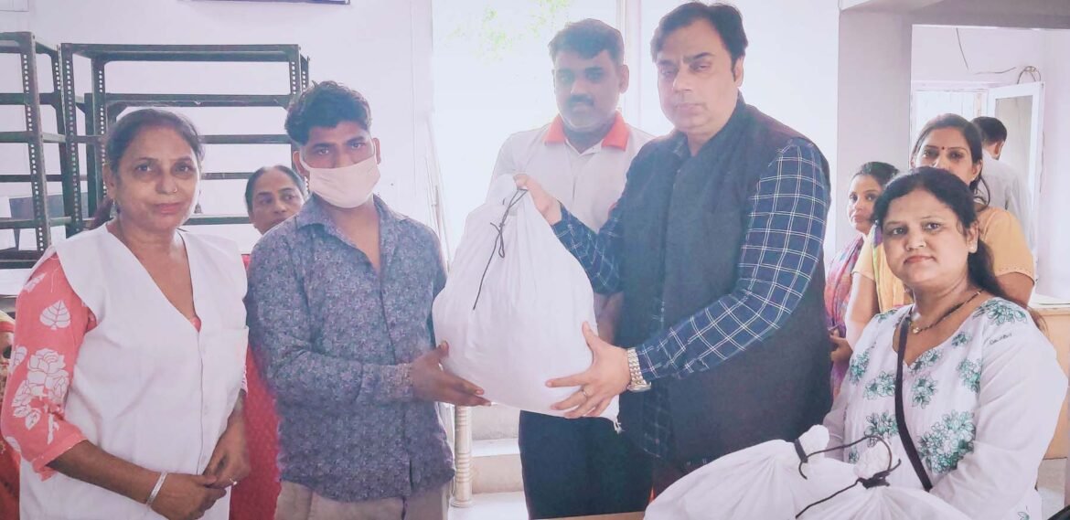 रेडक्रॉस सोसायटी ने टीबी रोगियों को दी प्रोटीन किट