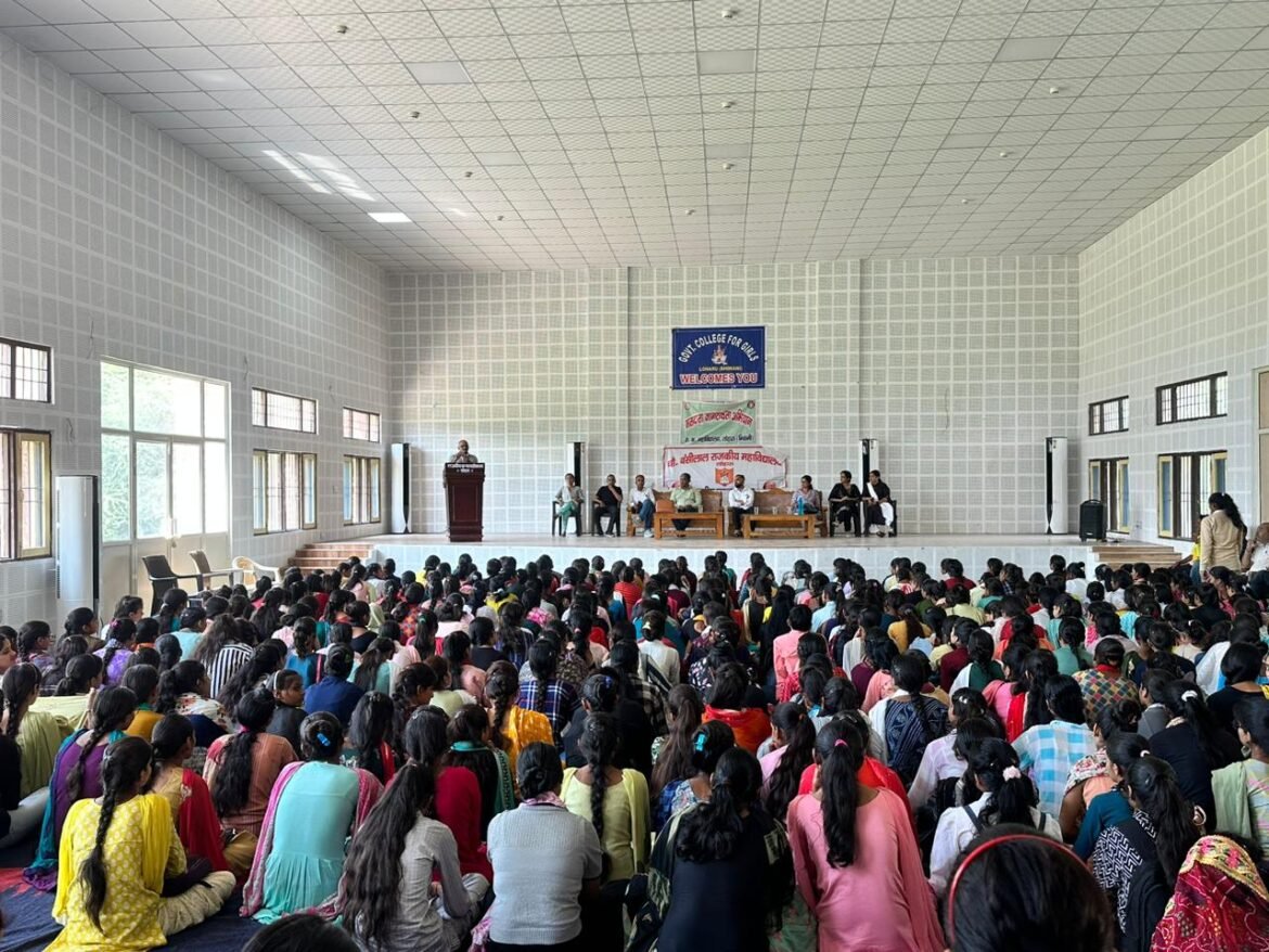 लोकतंत्र के लिए मतदान हमारा अधिकार और कर्तव्य : एसडीएम मनोज दलाल