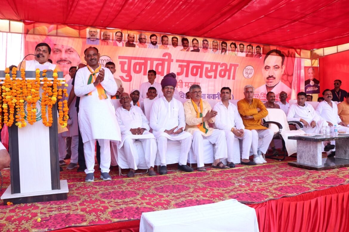 मध्य प्रदेश के मुख्यमंत्री मोहन यादव गांव मिलकपुर में कपूर वाल्मीकि के लिए की मतदान की अपील