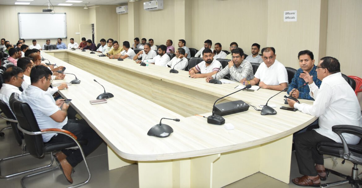 मतदान के लिए सेक्टर ऑफिसर की भूमिका महत्वपूर्ण : डीआईओ रमेश शर्मा