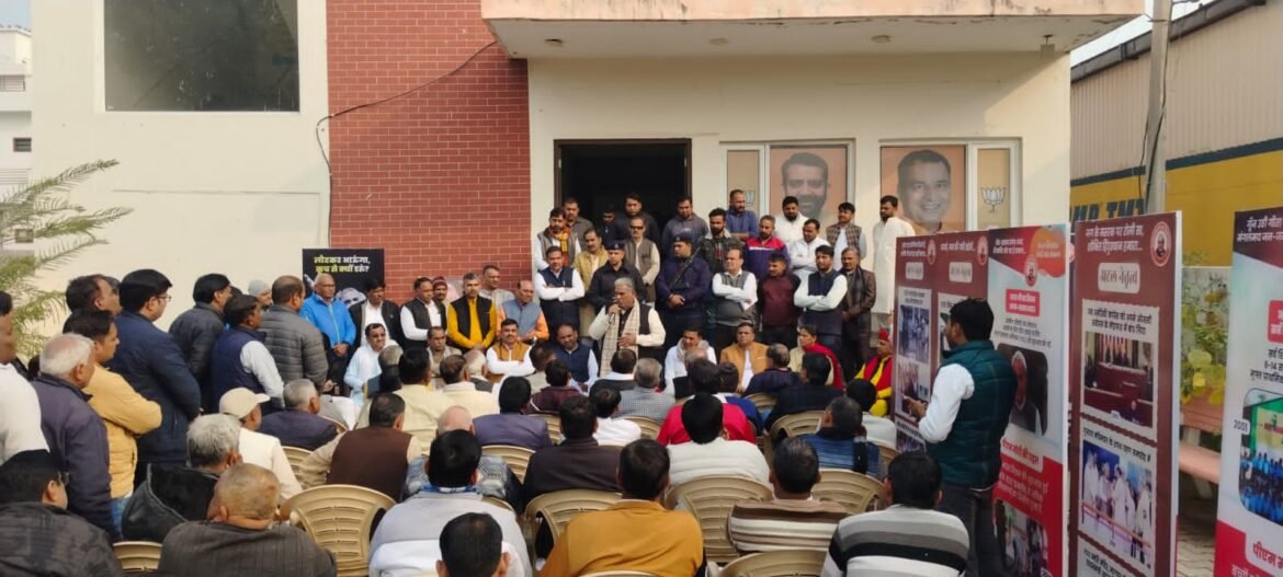 भाजपा कार्यालय में पूर्व पीएम अटल बिहारी वाजपेयी के चित्र पर पुष्प अर्पित कर मनाया सुशासन दिवस