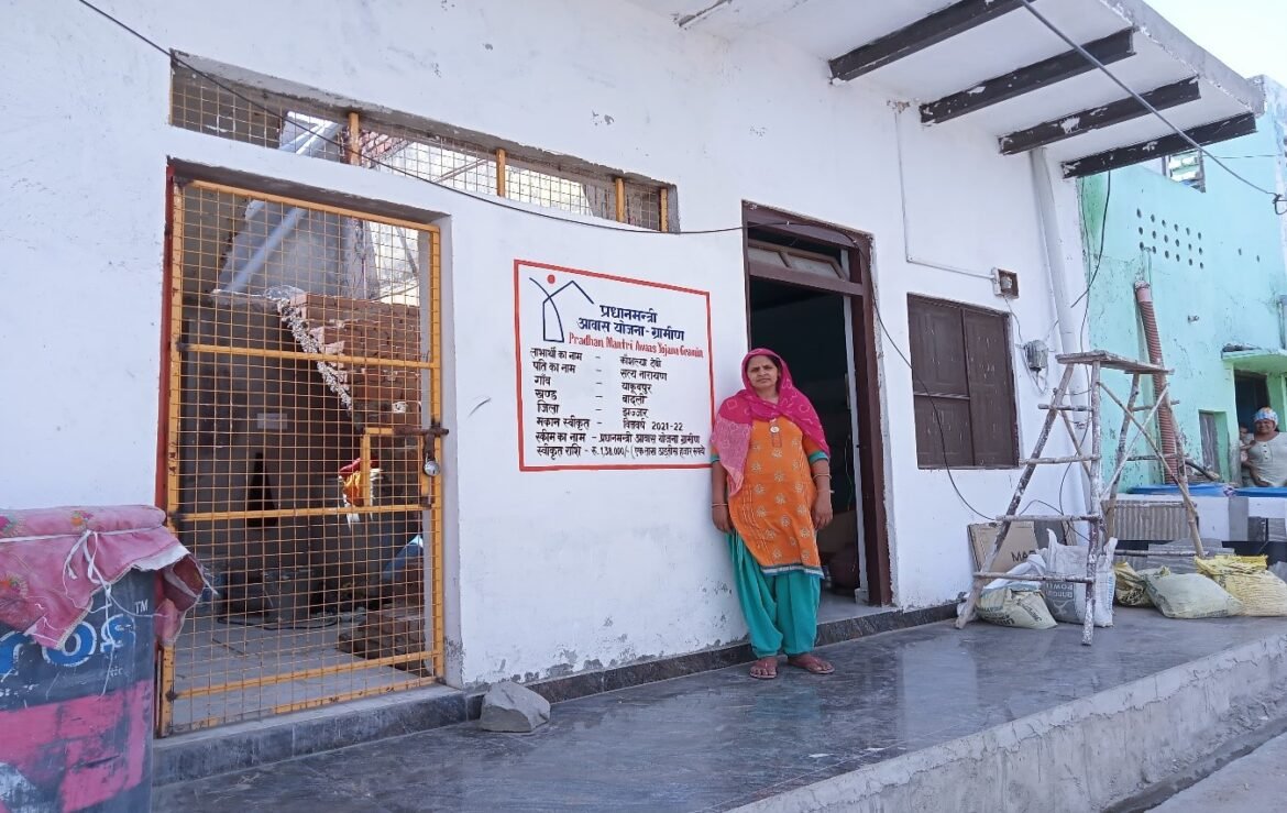 प्रधानमंत्री आवास योजना: गरीब परिवारों के सपनों को दे रही नए पंख जिले के ग्रामीण क्षेत्रों में 567 गरीब परिवारों को मिला चुका है योजना का लाभ