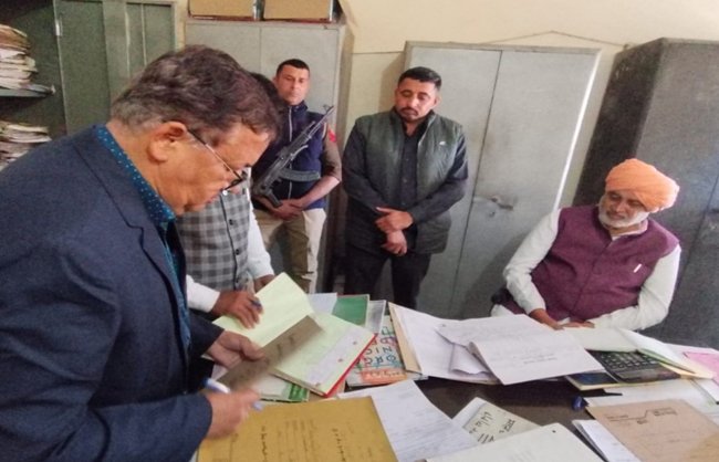 यमुनानगर व पंचकूला जिलों में डयूटी से नदारद चार अधिकारी निलंबित कृषि मंत्री ने विपणन बोर्ड कार्यालयों में मारा छापा