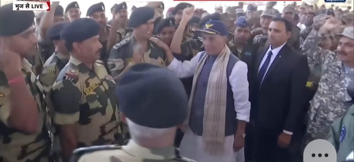 भुज में गरजे रक्षा मंत्री राजनाथ सिंह .. ये तो टेलर था, पूरी पिक्चर भी दिखाएंगे ….ब्रह्मोस ने पाकिस्तान को रात के अंधेरे में दिन का उजाला दिखाया’, भुज से राजनाथ ने पड़ोसी को दिखाया आईना