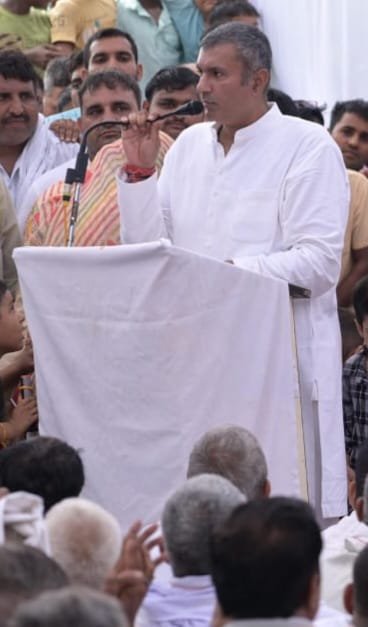 पानी पर भड़के अनिरुद्ध ने धर्मवीर, किरण,श्रुति को किया “पानी पानी”….. धोखेबाज, नाटकबाज बताया, जनता के साथ कड़े संघर्ष का ऐलान