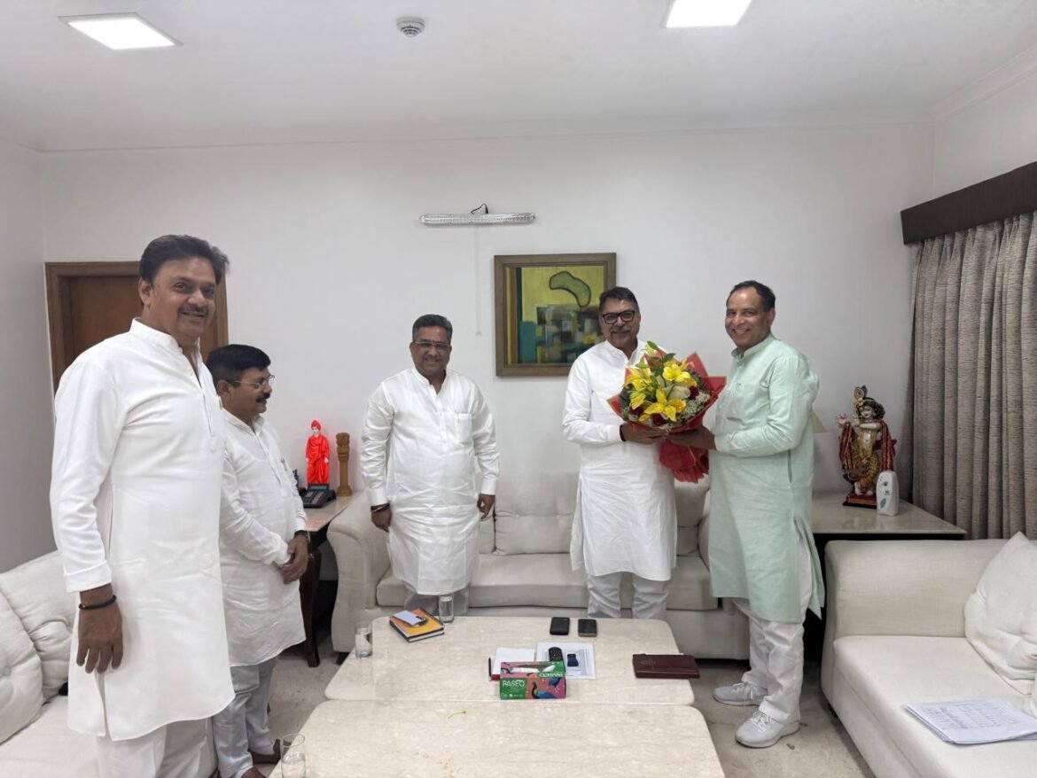 संगठन से जुड़े महत्वपूर्ण विषयों पर दिल्ली हरियाणा भवन में भाजपा की बैठक