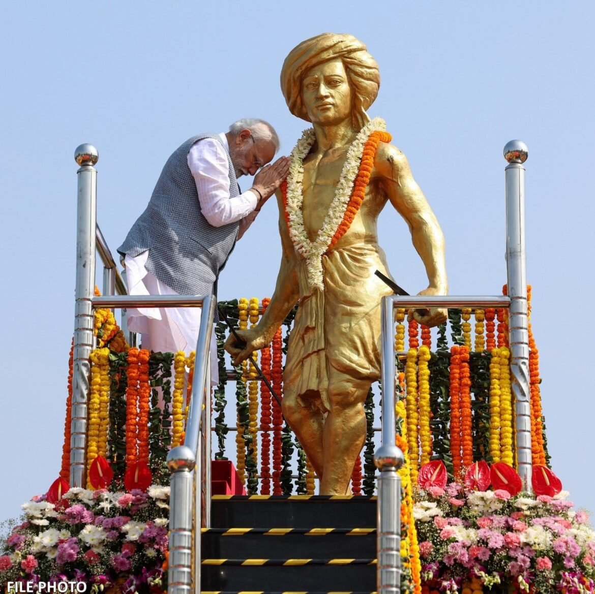 प्रधानमंत्री श्री नरेन्‍द्र मोदी ने भगवान बिरसा मुंडा को श्रद्धांजलि अर्पित की