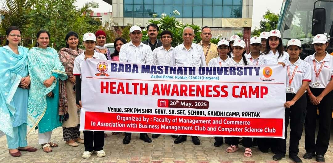 बीएमयू के छात्रों ने शहीद रविंद्र कुमार स्कूल में किया स्वास्थ्य जागरूकता शिविर का आयोजन