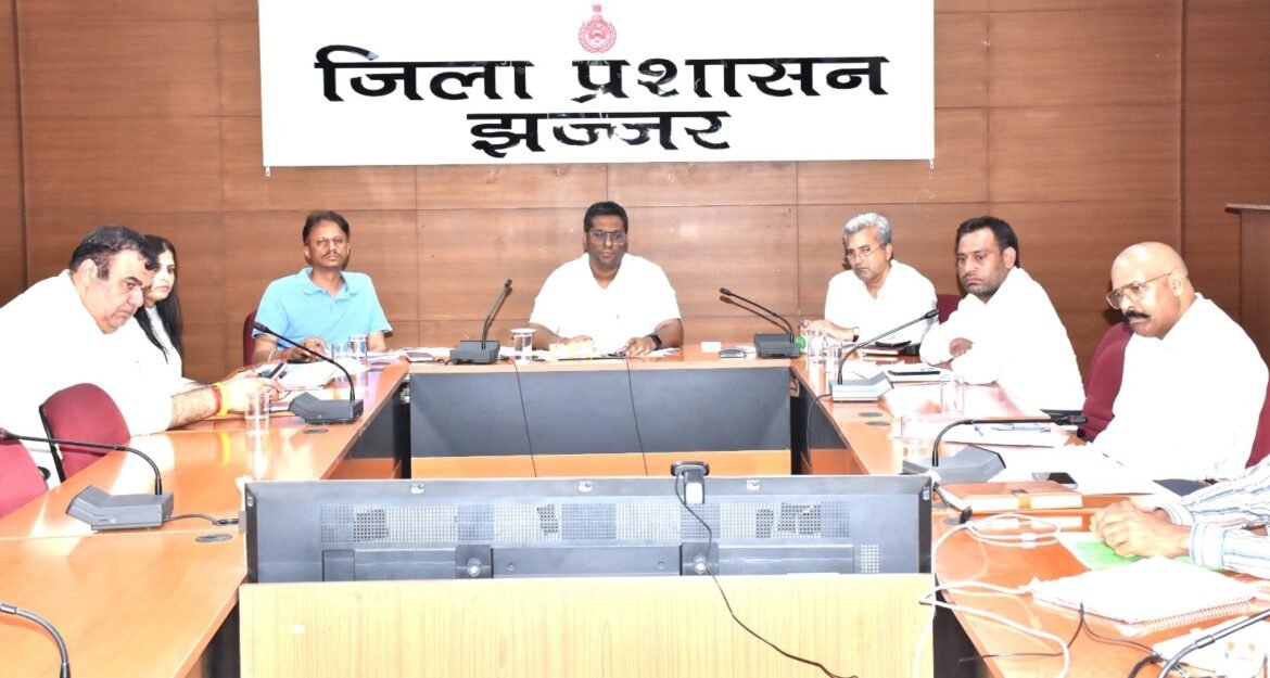 मानसून से पूर्व ड्रेनों और नालों की सफाई कार्य तेजी गति से जारीः डीसी