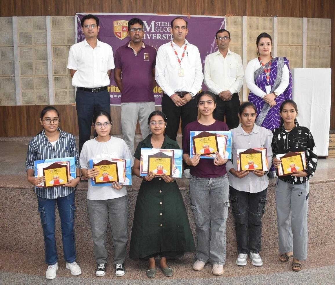ओम स्टर्लिंग ग्लोबल विश्वविद्यालय ने किया मेधावी विद्यार्थियों को किया सम्मानित