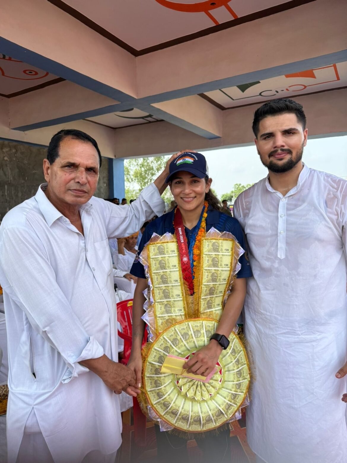 वल्र्ड पुलिस एंड फायर गेम्स में स्वर्ण पदक विजेता दर्शना घणघस का सैक्टर-13 में किया सम्मान