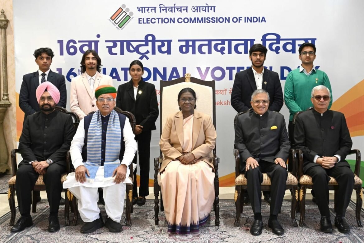 भारत की राष्ट्रपति ने 16वें राष्ट्रीय मतदाता दिवस समारोह में शिरकत की