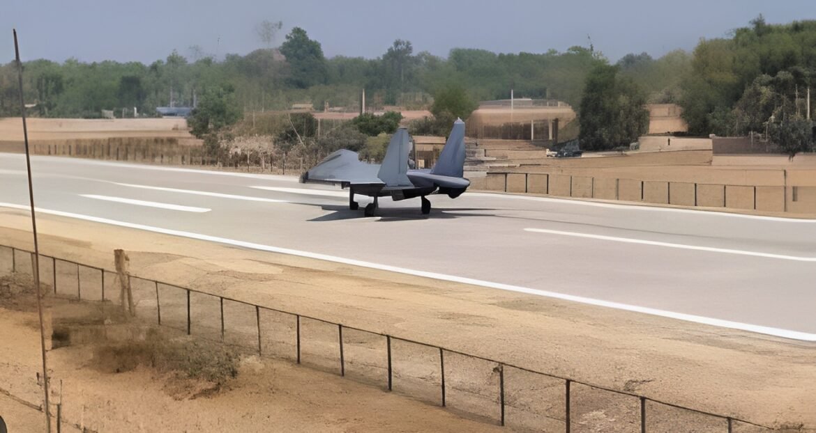 प्रधानमंत्री श्री नरेन्द्र मोदी असम में मोरन के पास राष्ट्रीय राजमार्ग पर आपातकालीन लैंडिंग का उद्घाटन करेंगे