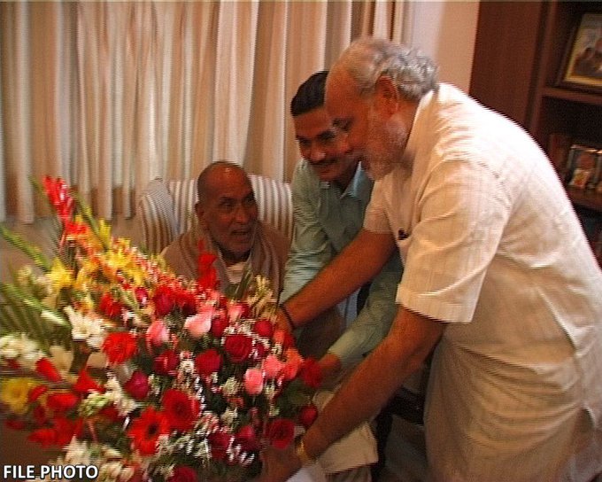 प्रधानमंत्री श्री नरेन्द्र मोदी ने पूर्व प्रधानमंत्री श्री चंद्रशेखर को उनकी जयंती पर श्रद्धांजलि दी