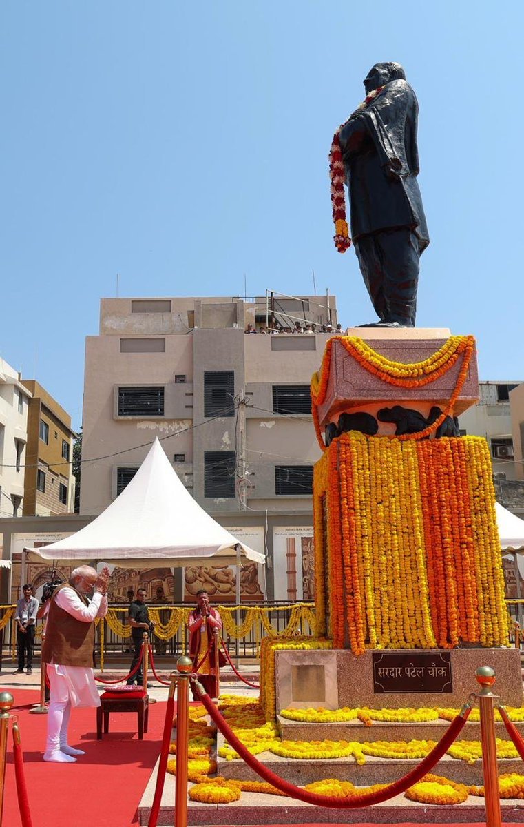 प्रधानमंत्री ने गुजरात के सोमनाथ में सरदार वल्लभभाई पटेल को भावभीनी श्रद्धांजलि अर्पित की