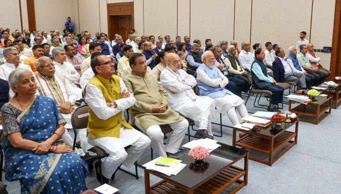 प्रधानमंत्री ने ‘जीवन में सुगमता’ और ‘कारोबार में सुगमता’ को बढ़ावा देने के लिए मंत्रिपरिषद बैठक की अध्यक्षता की