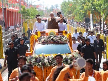प्रधानमंत्री ने सोमनाथ मंदिर का दौरा किया