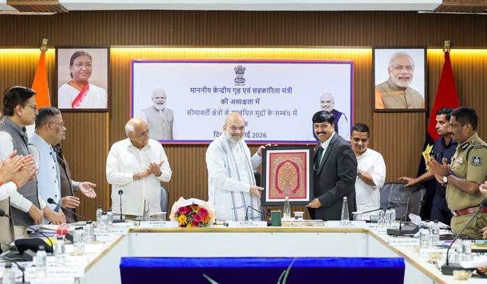 केन्द्रीय गृह एवं सहकारिता मंत्री श्री अमित शाह ने गुजरात के भुज में सीमा संबंधी विषयों पर बैठक की अध्यक्षता की