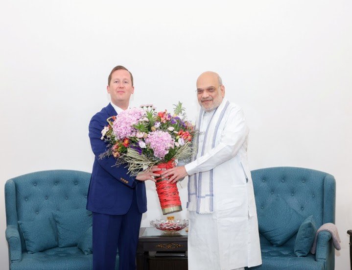 केंद्रीय गृह एवं सहकारिता मंत्री श्री अमित शाह से नई दिल्ली में भारत में अमेरिकी राजदूत श्री सर्जियो गोर ने भेंट की