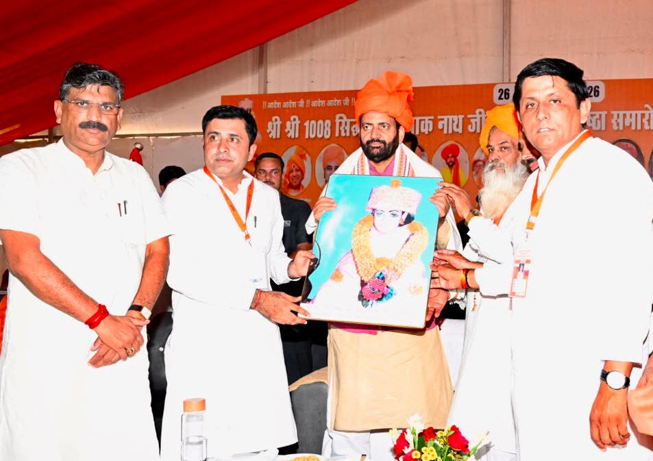 संत महापुरुष समाज को सत्य, सेवा और राष्ट्रभक्ति की राह दिखाते हैं: मुख्यमंत्री