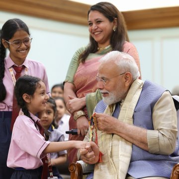 प्रधानमंत्री ने 7, लोक कल्याण मार्ग पर आयोजित रक्षा बंधन समारोह की झलकियां साझा कीं