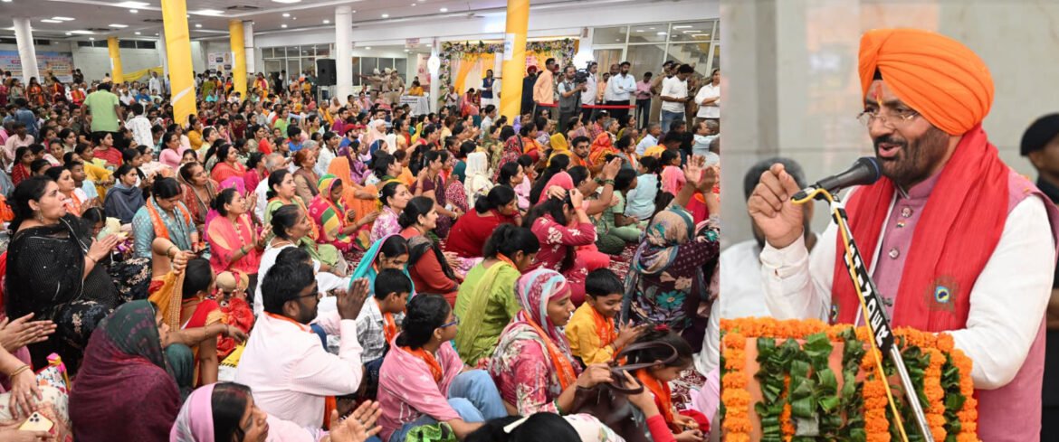 मुख्यमंत्री नायब सिंह सैनी श्री राम कथा के समापन समारोह में हुए सम्मिलित, कथा का किया श्रवण, यज्ञ में दी आहुति
