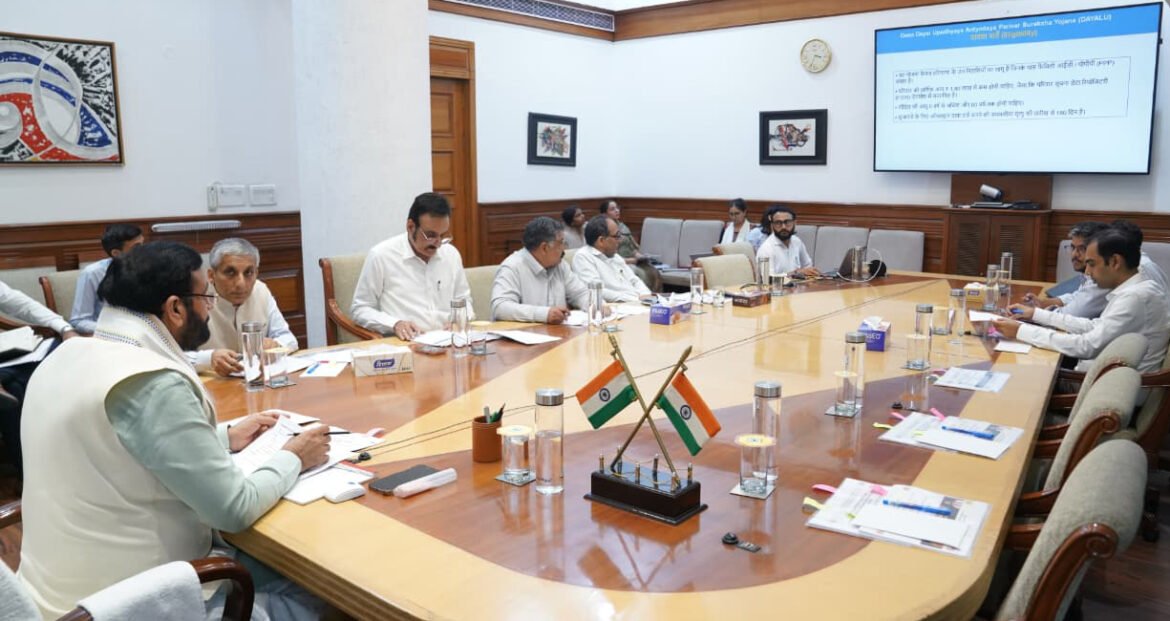 अंत्योदय परिवारों को पशुपालन के लिए सस्ते ऋण के साथ प्रति लीटर दूध पर प्रोत्साहन राशि भी मिलेगी: मुख्यमंत्री