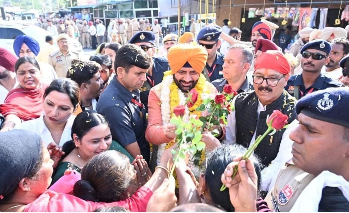 हरियाणा के मुख्यमंत्री नायब सिंह सैनी ने अमृतसर स्थित भगवान वाल्मीकि तीर्थ स्थल पर माथा टेककर देश-प्रदेश की सुख-समृद्धि एवं कल्याण की कामना की